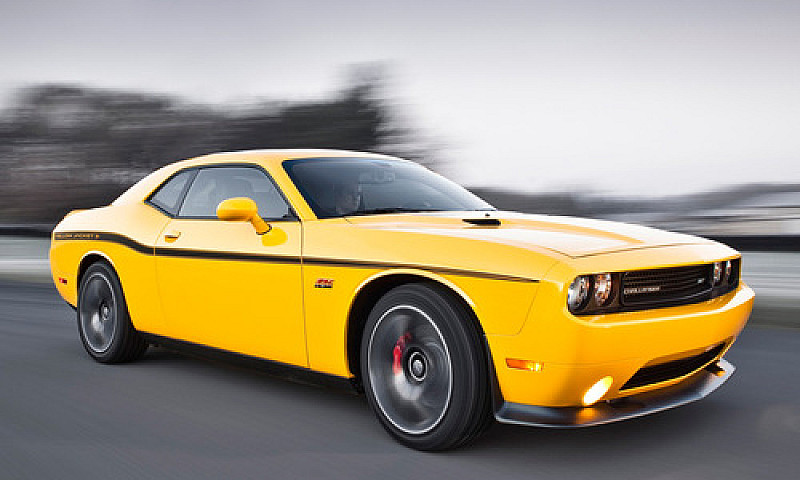 Dodge Challenger 6.4...