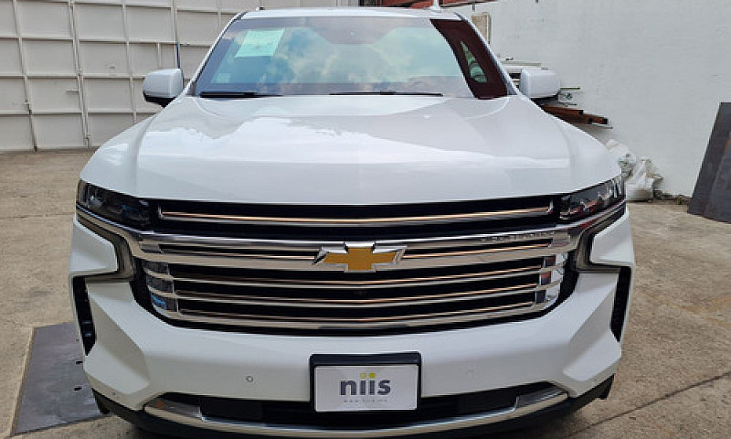 Chevrolet Suburban 2...