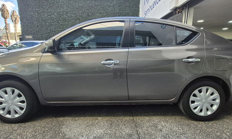 Nissan Versa 2018...
