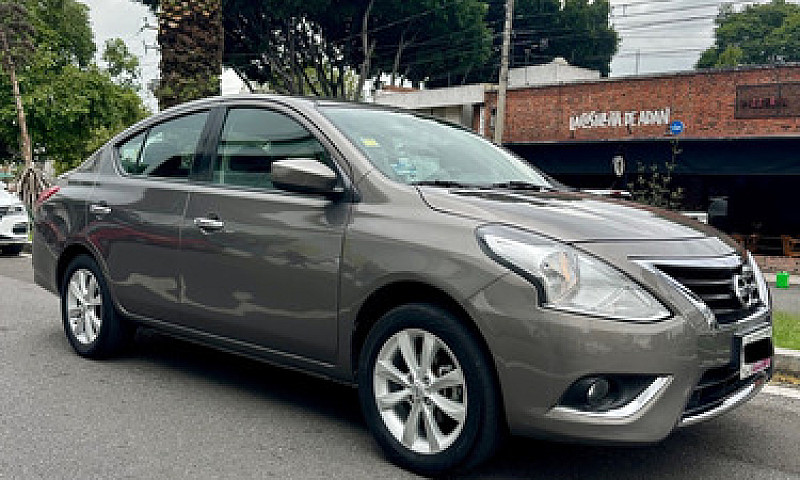 Nissan Versa 1.6 Adv...