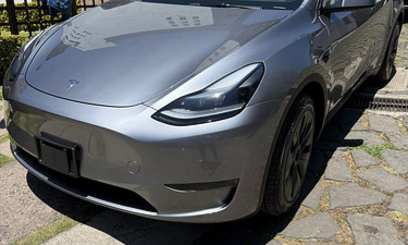 Tesla Model Y 0.0 Lo...