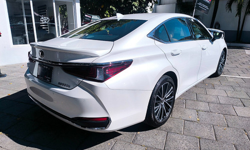 Lexus Es 2024...