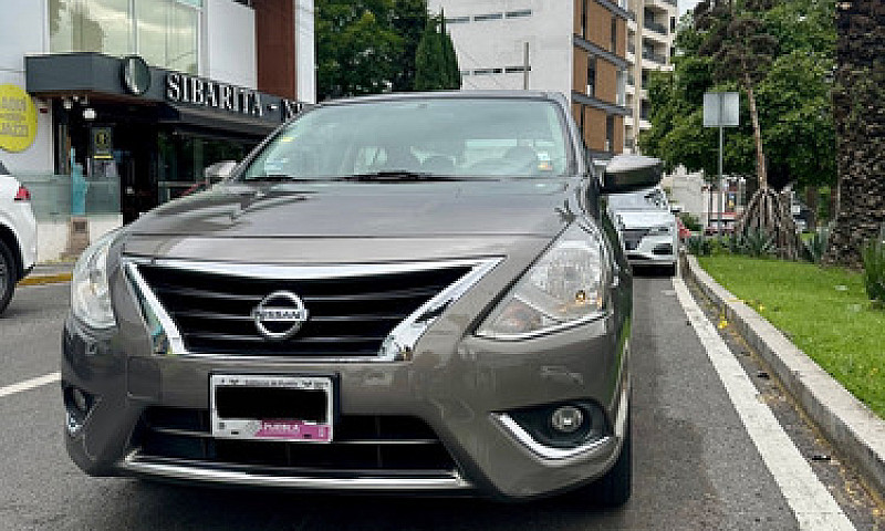 Nissan Versa 1.6 Adv...