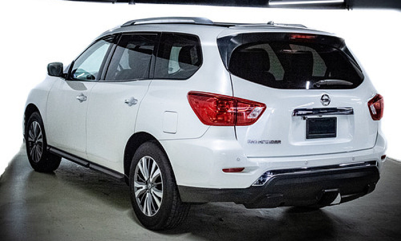 Nissan Pathfinder 20...