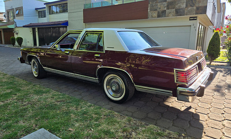 Ford Grand Marquis V...
