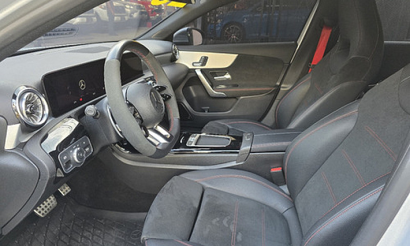 Mercedes-Benz  Clase...