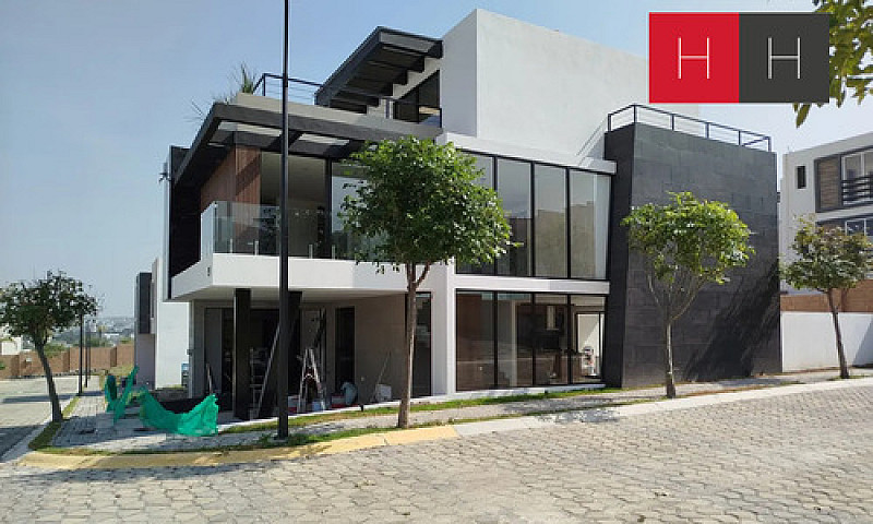 Casa En Venta En Lom...