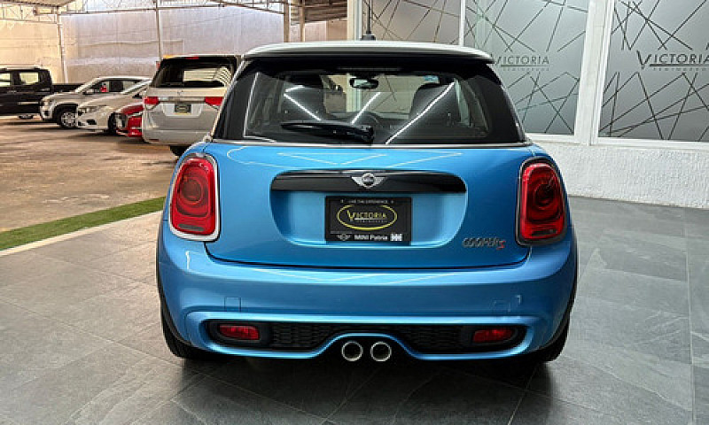 Mini Cooper...