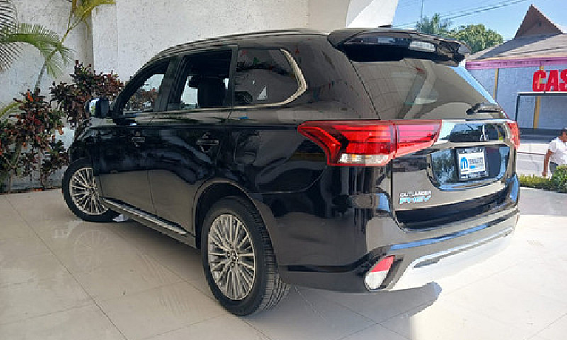 Mitsubishi Outlander...