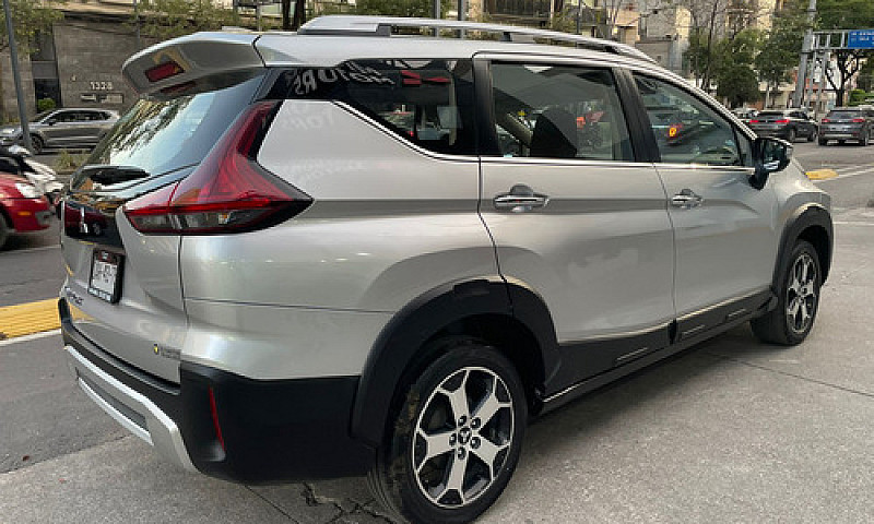 Mitsubishi Xpander 2...