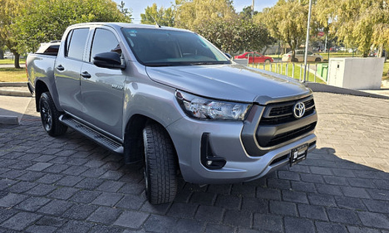 Toyota  Hilux  2021...