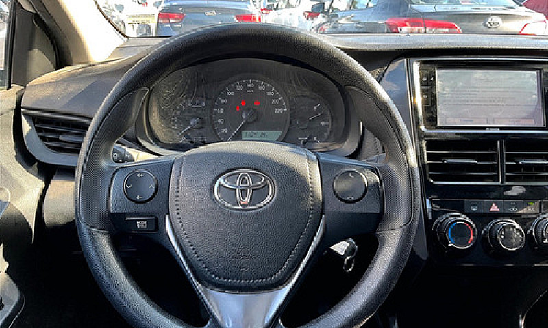 Toyota Yaris 2022...