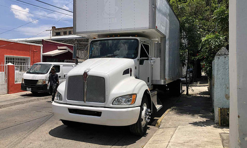 Kenworth Mudansero T...