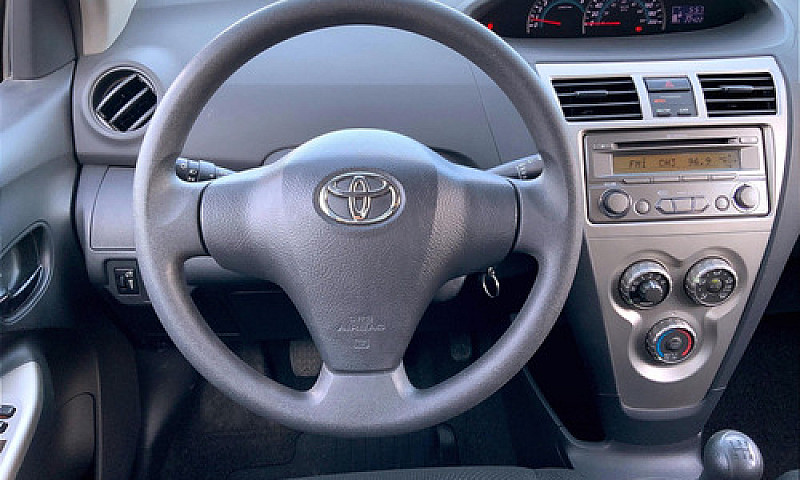 Toyota Yaris 2014...