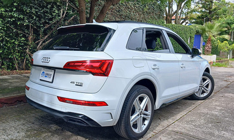 Audi Q5 2023...