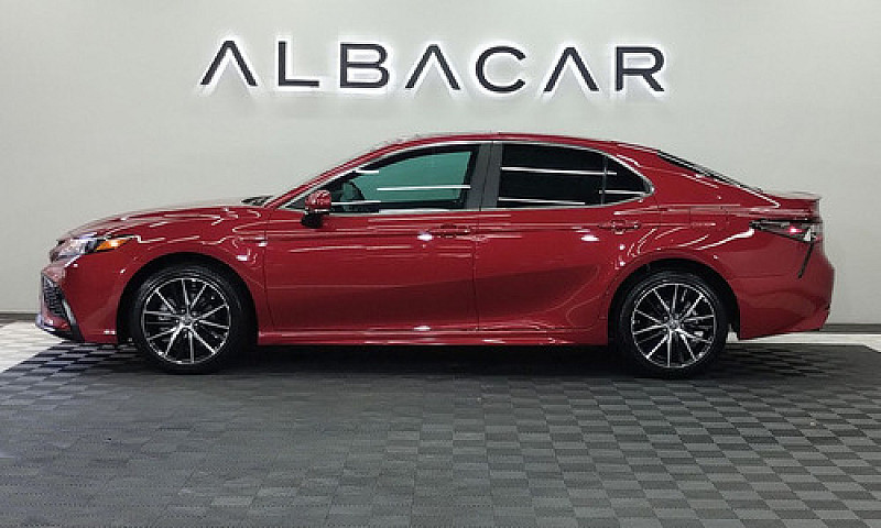 Toyota Camry 2023 2....