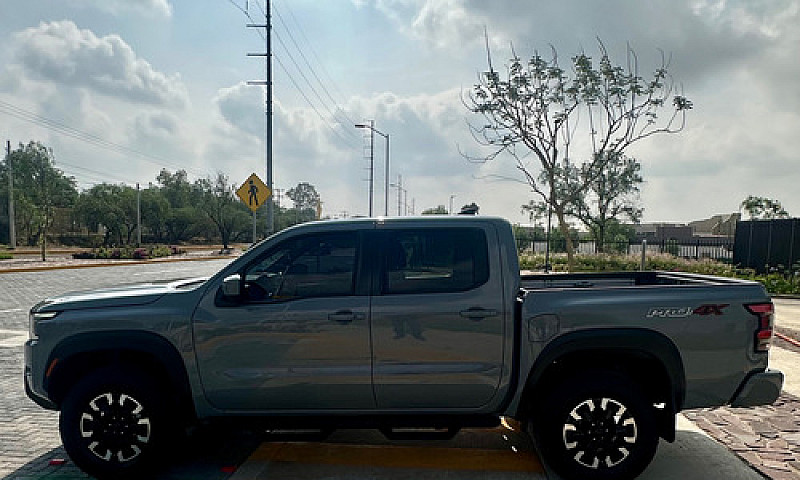 Nissan Frontier 3.8 ...