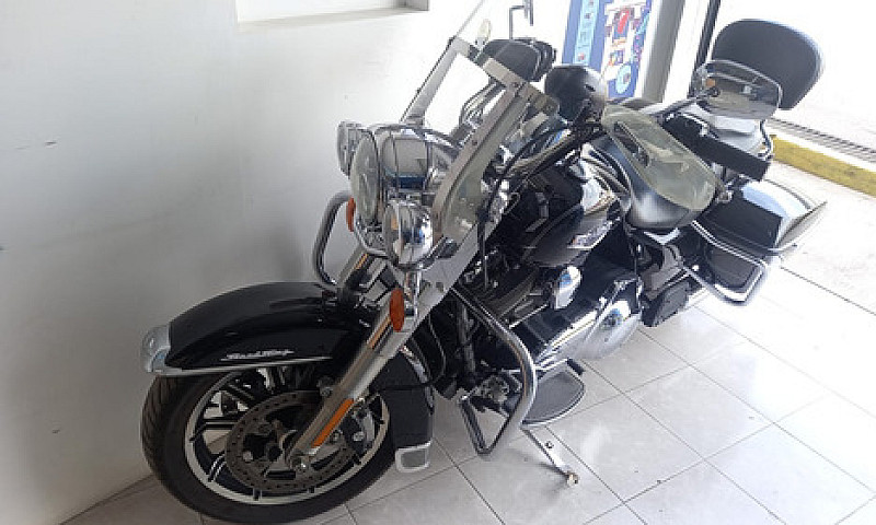 Harley-Davidson Flhr...
