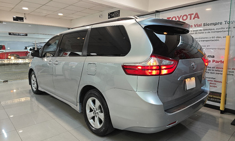 Toyota Sienna 2019...