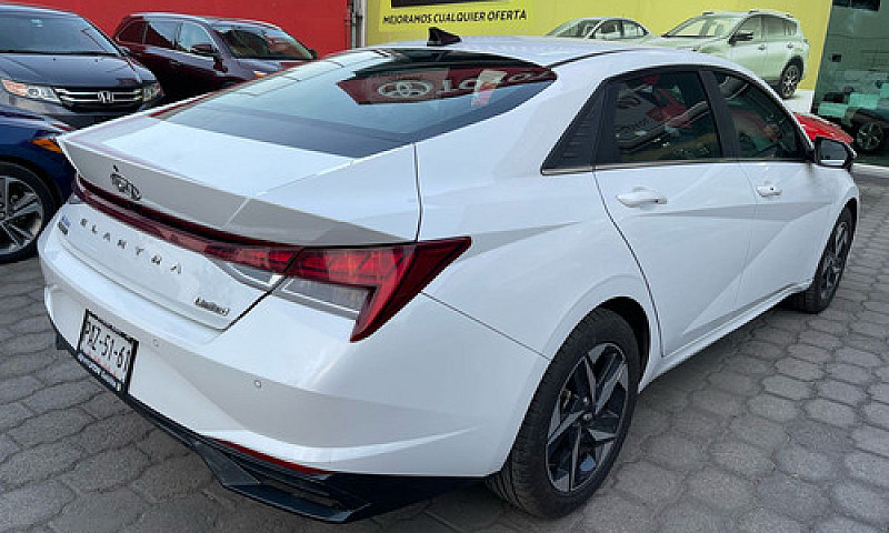 Hyundai Elantra 2022...