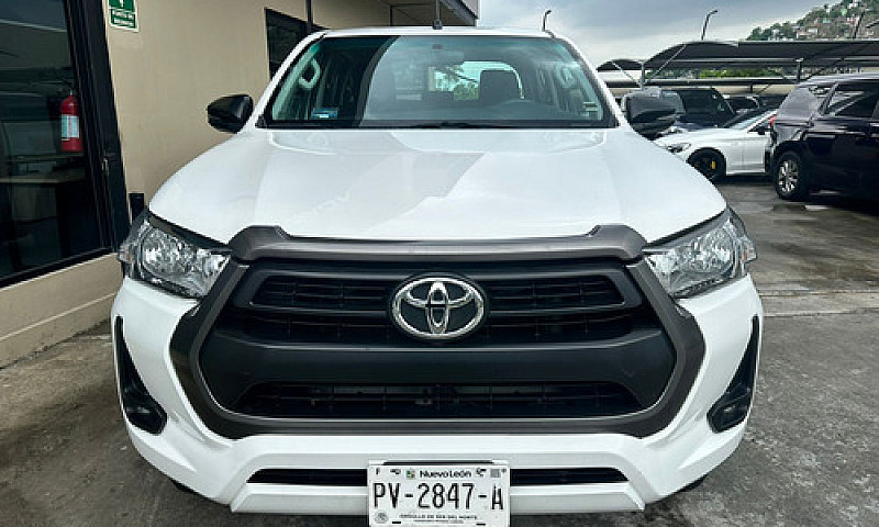 Toyota Hilux 2021...