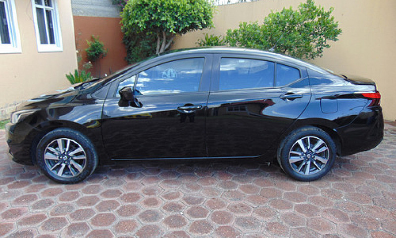 Nissan Versa 1.6 Adv...