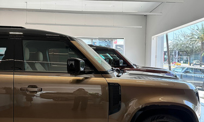 Land Rover Defender ...