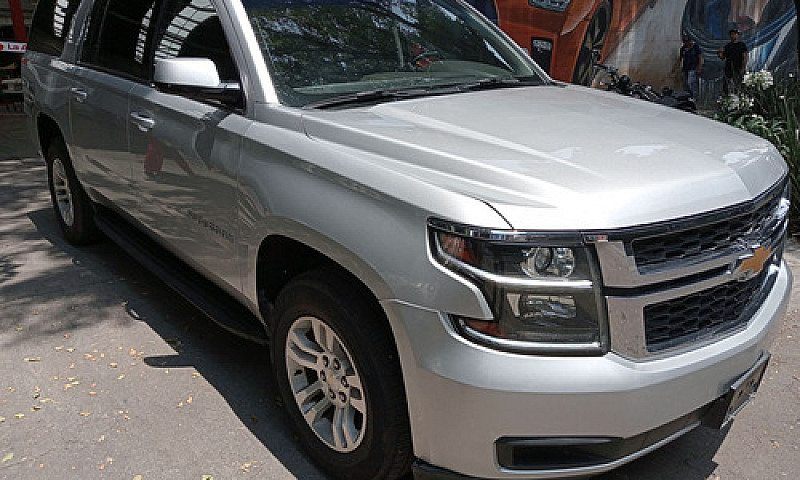 Chevrolet Suburban 2...