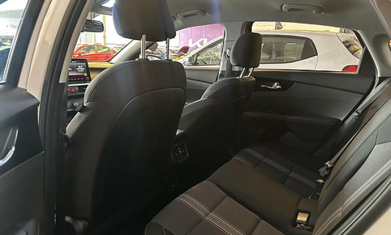 Kia Forte Hb 2022...