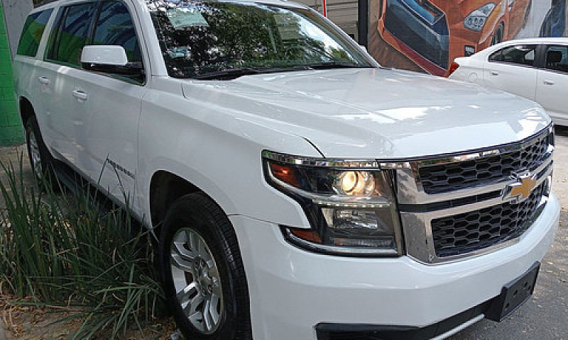 Chevrolet Suburban 2...
