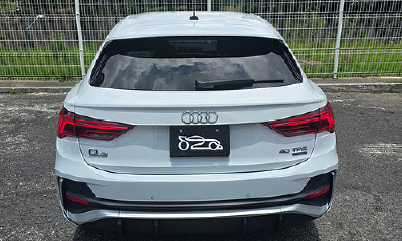 Audi Q3 2.0 S Line 1...