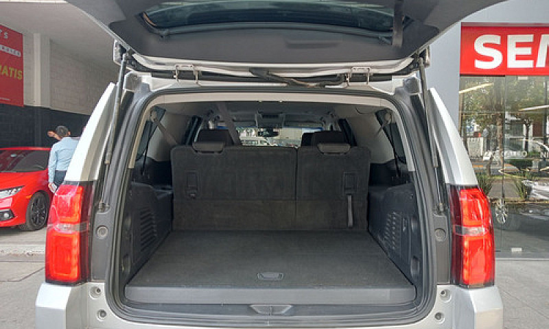 Chevrolet Suburban 2...