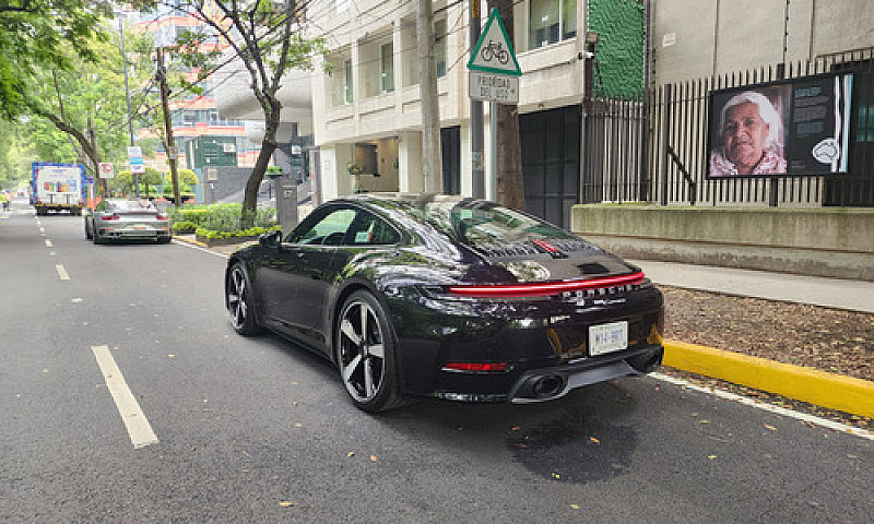 Porsche 911 Carrera ...