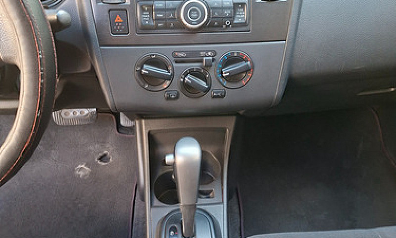 Nissan Tiida 1.8 Sen...