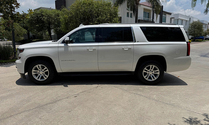 Chevrolet Suburban 5...