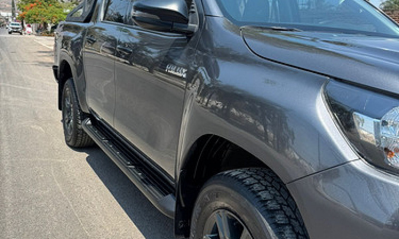 Toyota Hilux 2.7 Cab...