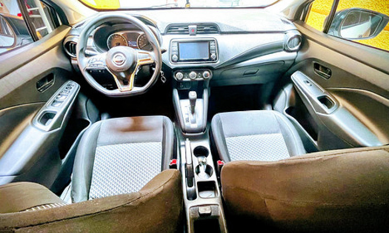 Nissan Versa 1.6 Sen...