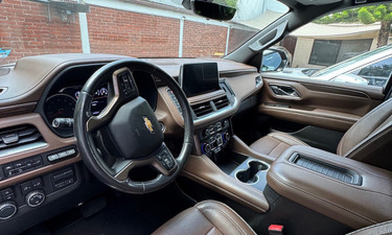Chevrolet Suburban 6...