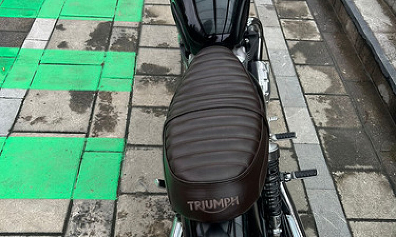 Moto Triumph Bonevil...