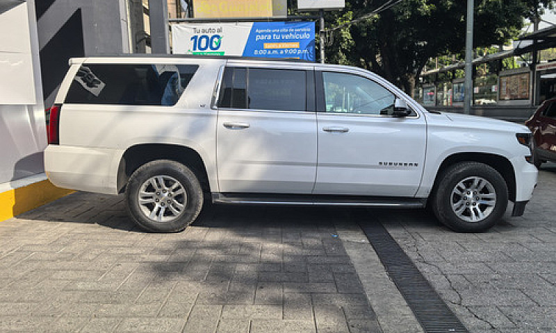 Chevrolet Suburban 2...