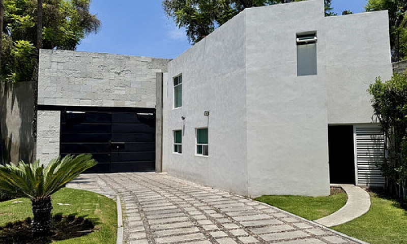 Residencia De Ensueñ...