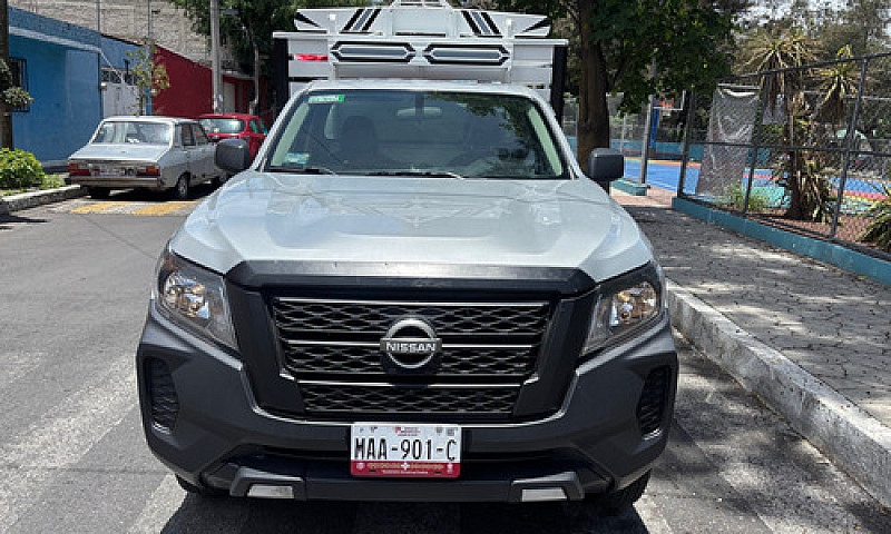 Nissan Np300 2.5 Est...
