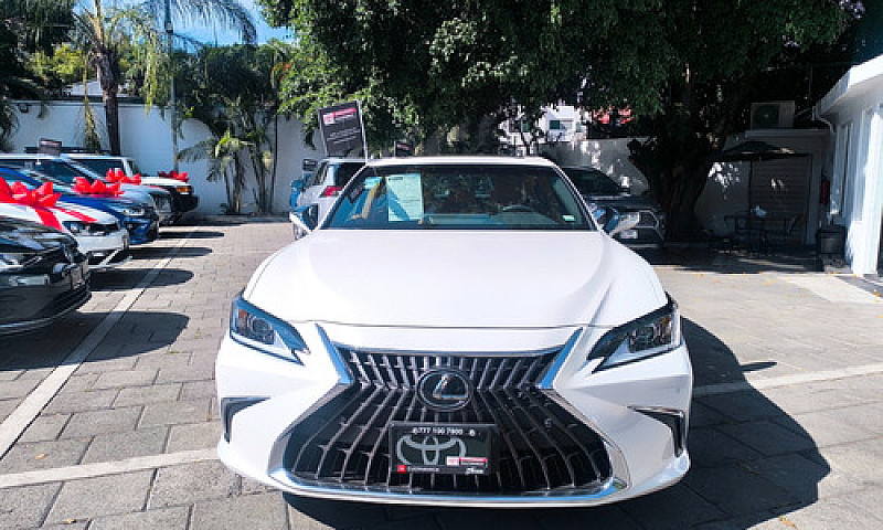 Lexus Es 2024...