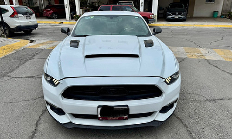 Ford Mustang 5.0L Gt...
