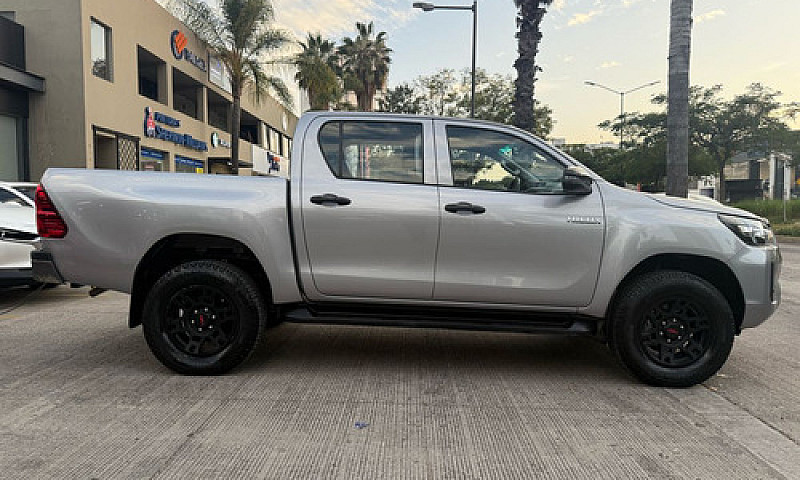 Toyota Hilux 2021...