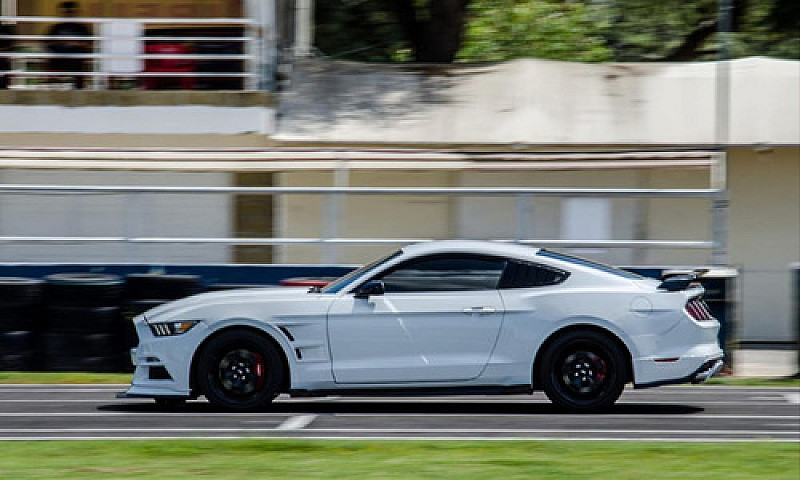 Ford Mustang 5.0L Gt...