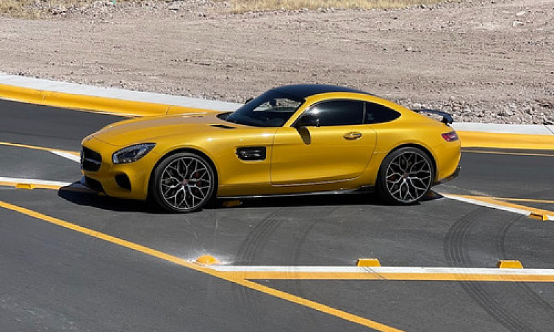 Mercedes-Benz Amg Gt...