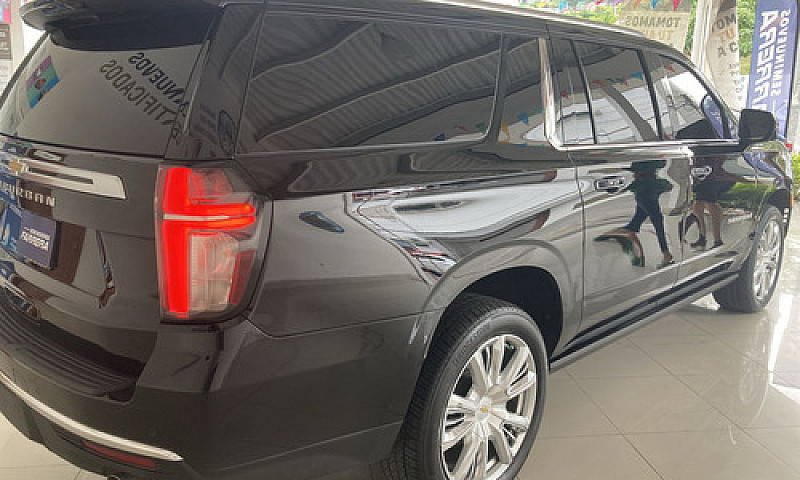 Chevrolet Suburban 2...