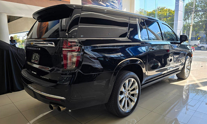 Chevrolet Suburban 2...