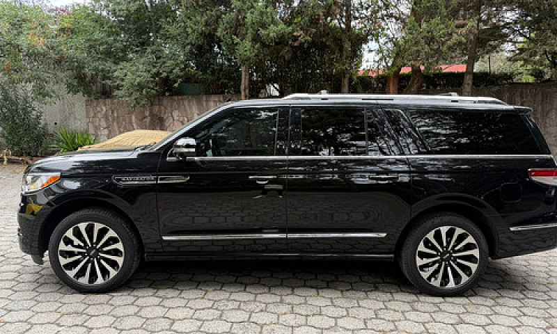 Lincoln Navigator 3....